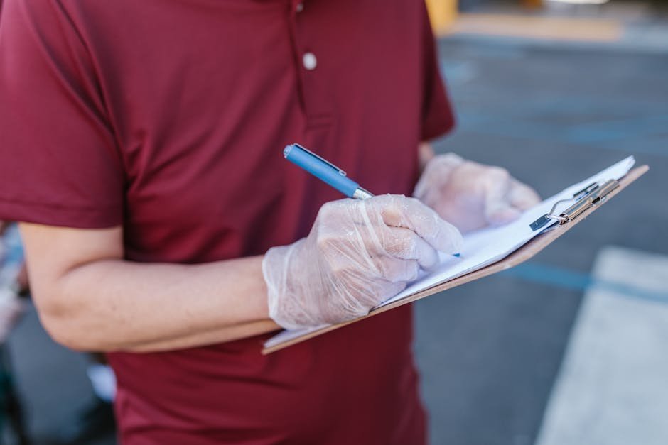 Behavioral health clinician completing safety plan with patient before discharge from observation unit