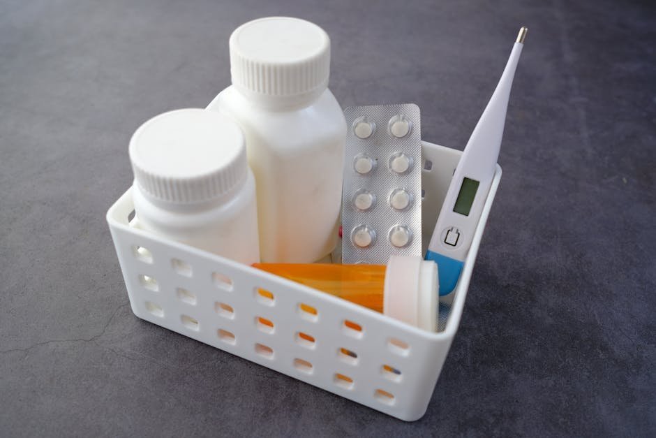 Hands holding a prescription bottle with a temperature-monitoring shipping label visible