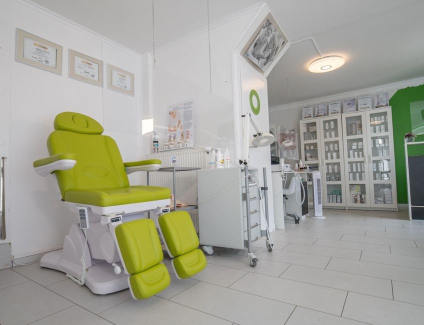 A calm, sunlit treatment center interior where a partial hospitalization program meets on weekdays